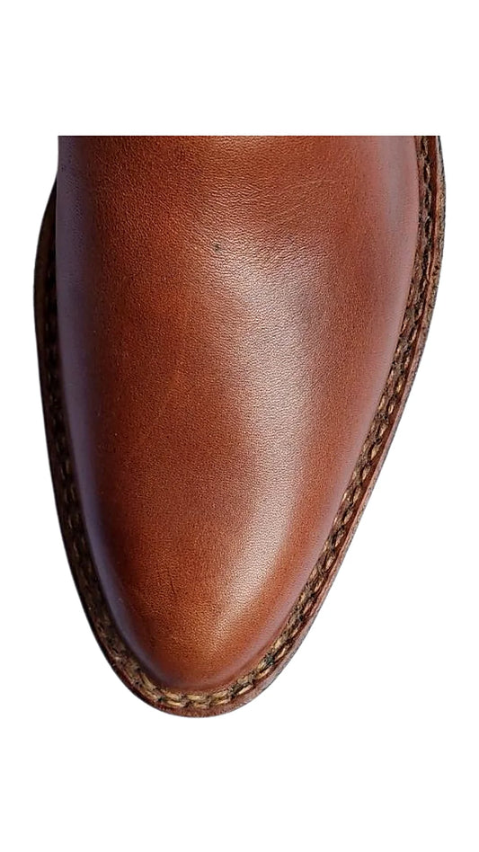 Work-ready western boot with a hard-wearing sole