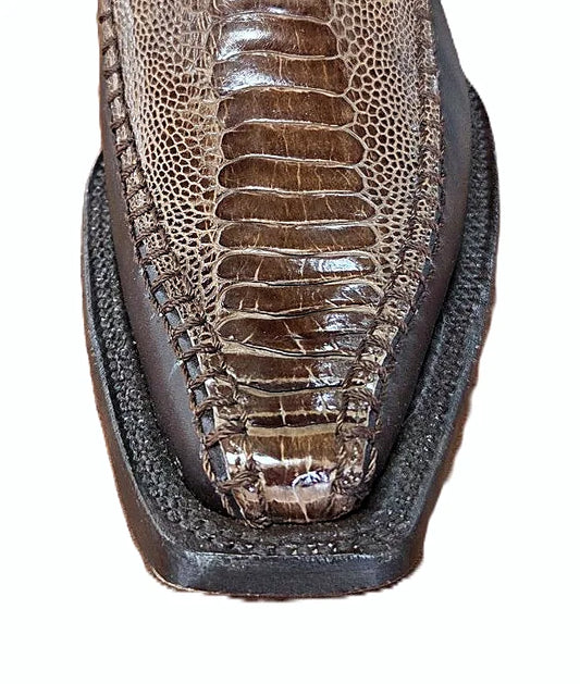 Cutter toe cowboy boot with an uninterrupted shaft surface
