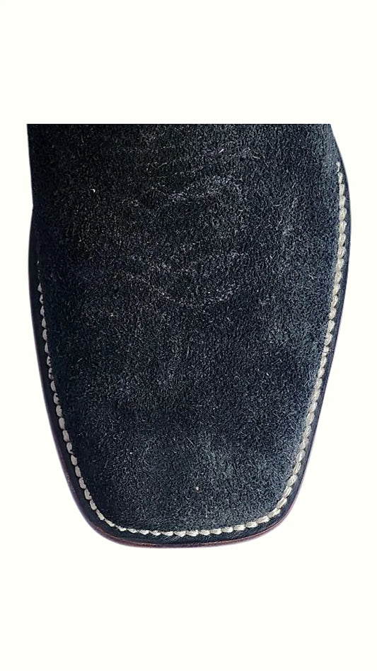 Rough-out cowboy boot in black with a spur ledge at the heel
