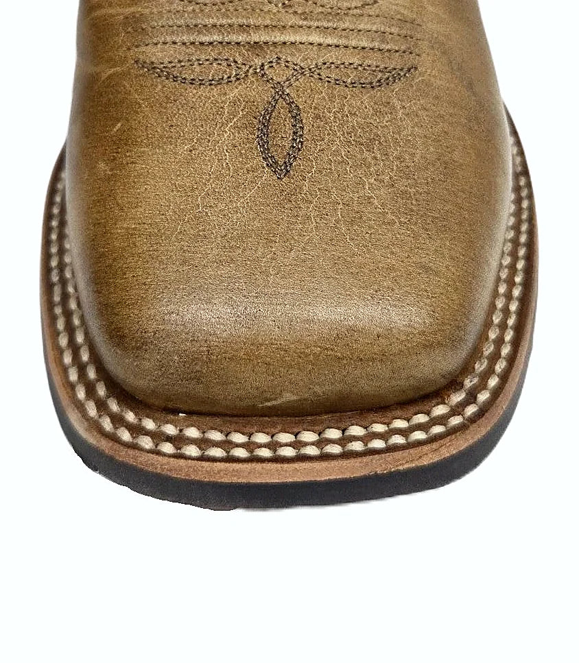 Pull-on cowboy boot with a shaped shaft and western heel